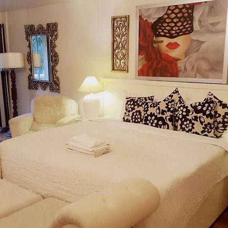 Casa Amapola Manila Bed & Breakfast Taguig Exterior photo